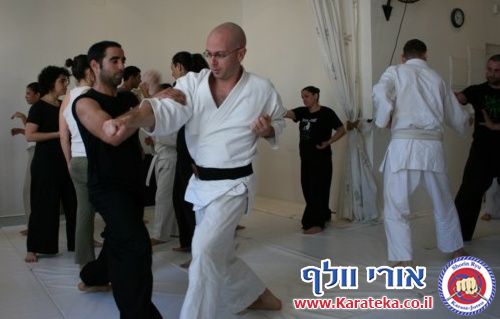 שיעור משותף ראשון לשנת 2011. בשיעור נכחו שלושה בתי ספר: קונג פו קוף (בהדרכת עמית הימלשטיין), איקיידו ישראל (בהדרכת אמיר זנדקוביץ) ובית הספר שלנו - שורין ריו קראטה ג'וטסו