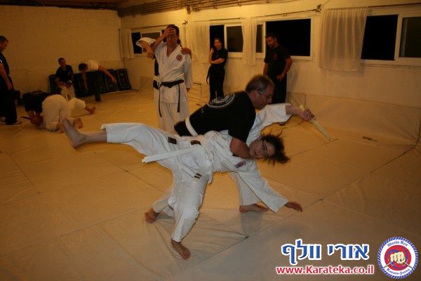22/4/2012 גיא רפאלי התארח אצלנו בדוג'ו ולימד עקרונות בסיסיים של שימוש בסכין והגנה מפניו ביד ריקה ובאמצעות סכין