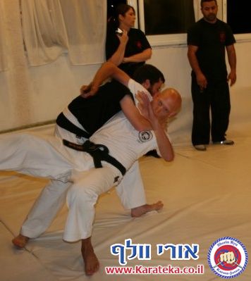 22/4/2012 גיא רפאלי התארח אצלנו בדוג'ו ולימד עקרונות בסיסיים של שימוש בסכין והגנה מפניו ביד ריקה ובאמצעות סכין