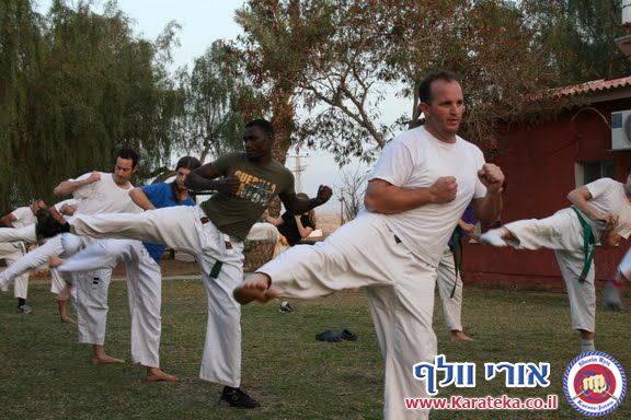 סוף שבוע של אימוני שורין ריו קראטה ג'וטסו בחצבה. אימוני יד ריקה, כלי נשק ובחינות.
