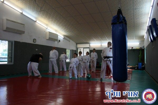 אימון ילדים ומבוגרים בדוג'ו חצור 8-1-2010. בסוף האימון עשינו ארוחת צהריים וראינו את הסרט קראטה קיד 2