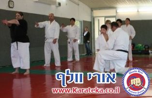 אימון ילדים ומבוגרים בדוג'ו חצור 8-1-2010. בסוף האימון עשינו ארוחת צהריים וראינו את הסרט קראטה קיד 2
