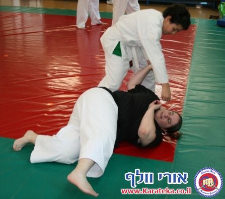 אימון ילדים ומבוגרים בדוג'ו חצור 8-1-2010. בסוף האימון עשינו ארוחת צהריים וראינו את הסרט קראטה קיד 2