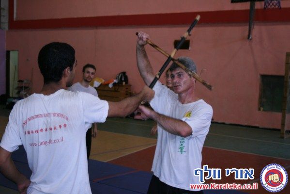 5 מאמנים 5 סגנונות. אימון ראש השנה 2010 במענית, בהשתתפות עמית הימלשטיין המארח (קונג פו קוף), צחי שוחט (קונג פו עגור לבן), ספיר טל (קונג פו גמל שלמה דרומי), ג'ון אסקדו (ארניס), אורי וולף (קראטה ג'וטסו)