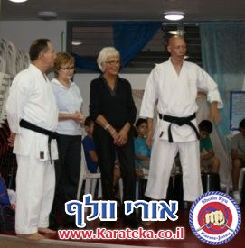 שיעורי קראטה לילדים בבית ספר ויצמן שביפו. האימונים מתקיימים בחסות עמותת בודו למען השלום.
