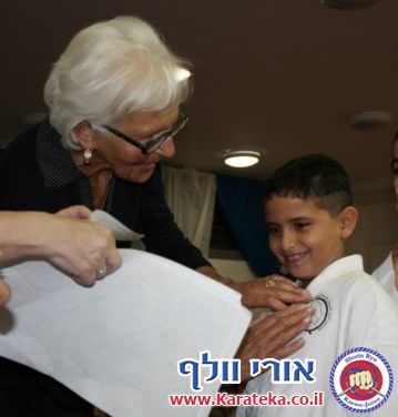 שיעורי קראטה לילדים בבית ספר ויצמן שביפו. האימונים מתקיימים בחסות עמותת בודו למען השלום.