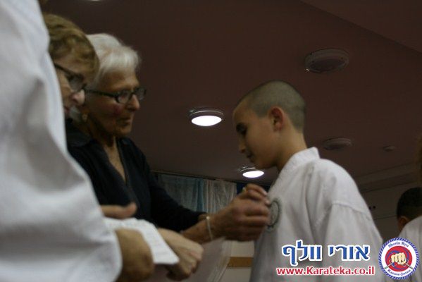 שיעורי קראטה לילדים בבית ספר ויצמן שביפו. האימונים מתקיימים בחסות עמותת בודו למען השלום.