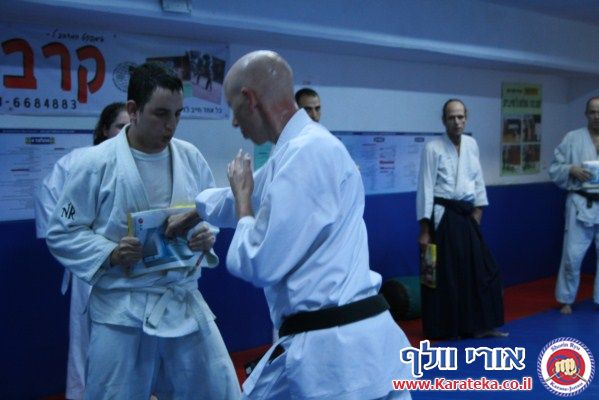 שיעור משותף עם ישראל טונג'י סנסאי המלמד אייקיג'וטסו. 14-11-2010