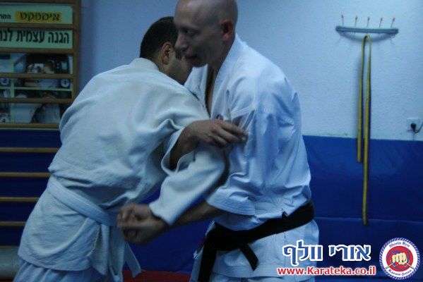 שיעור משותף עם ישראל טונג'י סנסאי המלמד אייקיג'וטסו. 14-11-2010