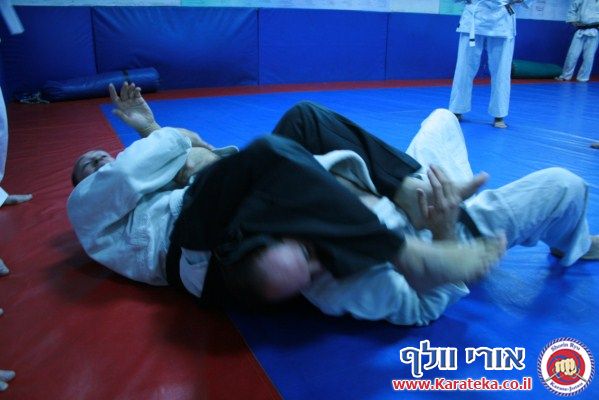 שיעור משותף עם ישראל טונג'י סנסאי המלמד אייקיג'וטסו. 14-11-2010