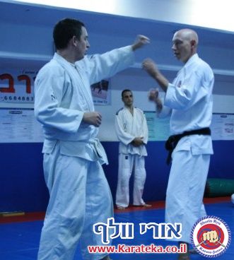 שיעור משותף עם ישראל טונג'י סנסאי המלמד אייקיג'וטסו. 14-11-2010
