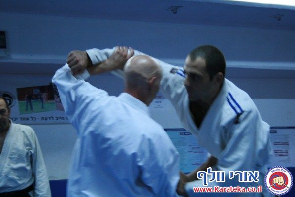 שיעור משותף עם ישראל טונג'י סנסאי המלמד אייקיג'וטסו. 14-11-2010
