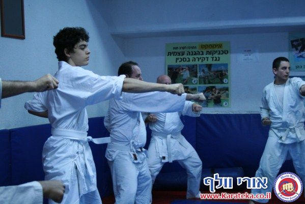 שיעור משותף עם ישראל טונג'י סנסאי המלמד אייקיג'וטסו. 14-11-2010