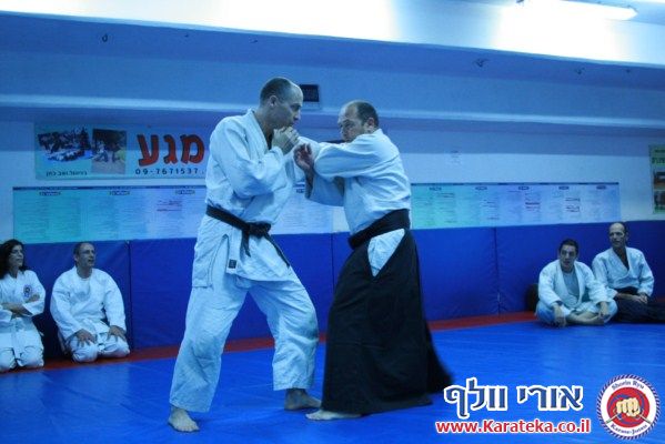 שיעור משותף עם ישראל טונג'י סנסאי המלמד אייקיג'וטסו. 14-11-2010