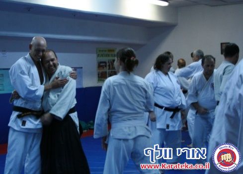 שיעור משותף עם ישראל טונג'י סנסאי המלמד אייקיג'וטסו. 14-11-2010