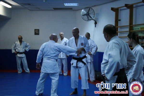 שיעור משותף עם ישראל טונג'י סנסאי המלמד אייקיג'וטסו. 14-11-2010