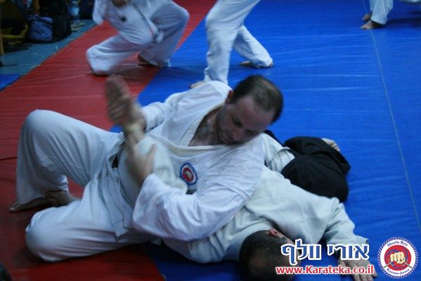 שיעור משותף עם ישראל טונג'י סנסאי המלמד אייקיג'וטסו. 14-11-2010