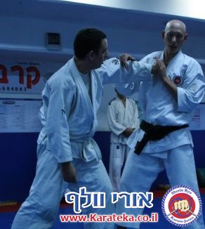 שיעור משותף עם ישראל טונג'י סנסאי המלמד אייקיג'וטסו. 14-11-2010