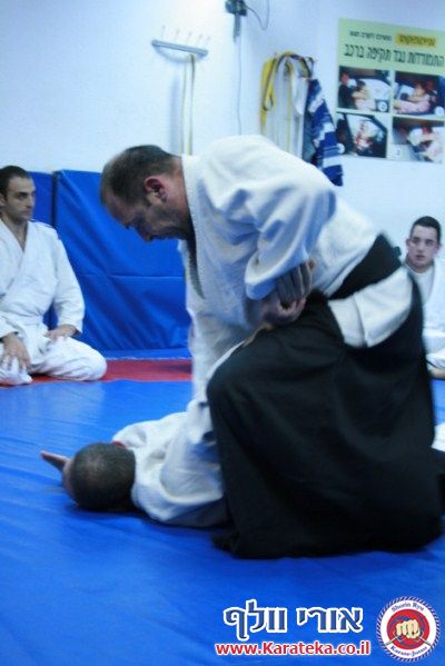 שיעור משותף עם ישראל טונג'י סנסאי המלמד אייקיג'וטסו. 14-11-2010