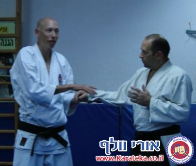 שיעור משותף עם ישראל טונג'י סנסאי המלמד אייקיג'וטסו. 14-11-2010