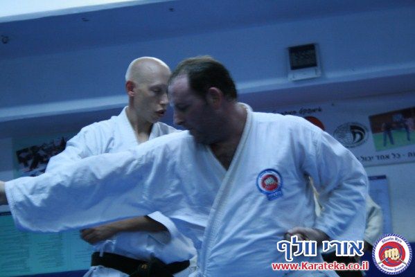 שיעור משותף עם ישראל טונג'י סנסאי המלמד אייקיג'וטסו. 14-11-2010