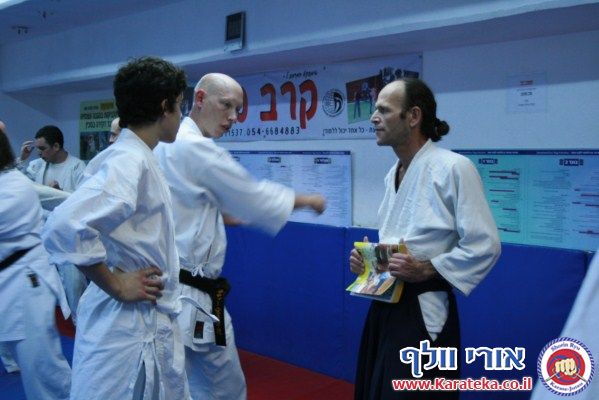 שיעור משותף עם ישראל טונג'י סנסאי המלמד אייקיג'וטסו. 14-11-2010