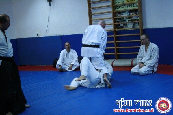 שיעור משותף עם ישראל טונג'י סנסאי המלמד אייקיג'וטסו. 14-11-2010
