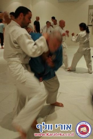 אימון פתיחת דוג'ו פלורנטין, תל אביב. הבית החדש שלנו לאימוני אומנויות לחימה והגנה עצמית. באימון נכחו משתתפים מבתי ספר שונים של אומנויות לחימה, יחד עם תלמידי בית הספר שלנו. 24-10-2010