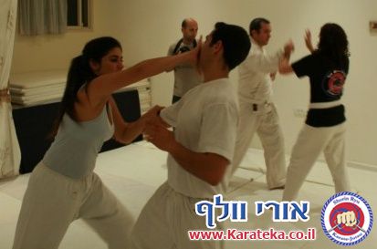 אימון פתיחת דוג'ו פלורנטין, תל אביב. הבית החדש שלנו לאימוני אומנויות לחימה והגנה עצמית. באימון נכחו משתתפים מבתי ספר שונים של אומנויות לחימה, יחד עם תלמידי בית הספר שלנו. 24-10-2010