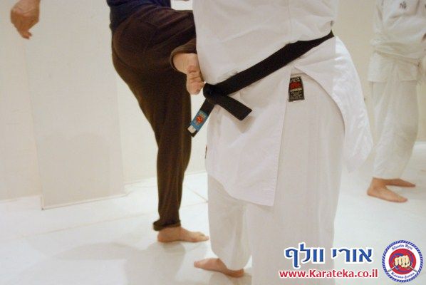 אימון פתיחת דוג'ו פלורנטין, תל אביב. הבית החדש שלנו לאימוני אומנויות לחימה והגנה עצמית. באימון נכחו משתתפים מבתי ספר שונים של אומנויות לחימה, יחד עם תלמידי בית הספר שלנו. 24-10-2010