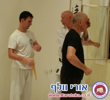 אימון פתיחת דוג'ו פלורנטין, תל אביב. הבית החדש שלנו לאימוני אומנויות לחימה והגנה עצמית. באימון נכחו משתתפים מבתי ספר שונים של אומנויות לחימה, יחד עם תלמידי בית הספר שלנו. 24-10-2010