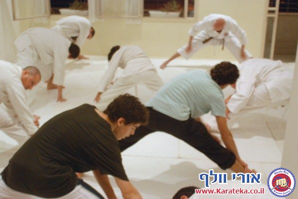 אימון פתיחת דוג'ו פלורנטין, תל אביב. הבית החדש שלנו לאימוני אומנויות לחימה והגנה עצמית. באימון נכחו משתתפים מבתי ספר שונים של אומנויות לחימה, יחד עם תלמידי בית הספר שלנו. 24-10-2010