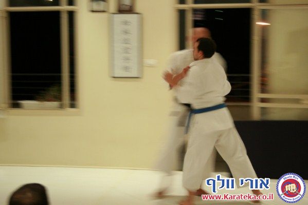 אימון פתיחת דוג'ו פלורנטין, תל אביב. הבית החדש שלנו לאימוני אומנויות לחימה והגנה עצמית. באימון נכחו משתתפים מבתי ספר שונים של אומנויות לחימה, יחד עם תלמידי בית הספר שלנו. 24-10-2010