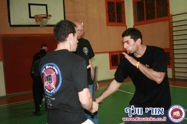 אימון עם בית הספר לאומנויות לחימה פיליפיניות בראשות מאסטר ג'ון שהתקיים בתל אביב ב2-3-2011. את אימון הארניס העביר מאסטר ג'ון ואת אימון הקראטה העביר אורי וולף סנסאי