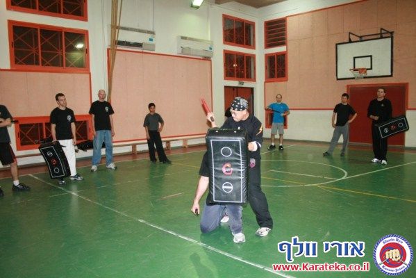 אימון עם בית הספר לאומנויות לחימה פיליפיניות בראשות מאסטר ג'ון שהתקיים בתל אביב ב2-3-2011. את אימון הארניס העביר מאסטר ג'ון ואת אימון הקראטה העביר אורי וולף סנסאי
