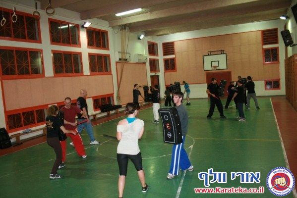 אימון עם בית הספר לאומנויות לחימה פיליפיניות בראשות מאסטר ג'ון שהתקיים בתל אביב ב2-3-2011. את אימון הארניס העביר מאסטר ג'ון ואת אימון הקראטה העביר אורי וולף סנסאי