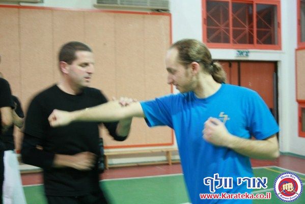 אימון עם בית הספר לאומנויות לחימה פיליפיניות בראשות מאסטר ג'ון שהתקיים בתל אביב ב2-3-2011. את אימון הארניס העביר מאסטר ג'ון ואת אימון הקראטה העביר אורי וולף סנסאי