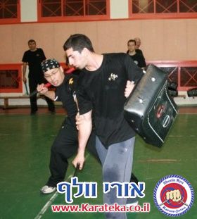 אימון עם בית הספר לאומנויות לחימה פיליפיניות בראשות מאסטר ג'ון שהתקיים בתל אביב ב2-3-2011. את אימון הארניס העביר מאסטר ג'ון ואת אימון הקראטה העביר אורי וולף סנסאי