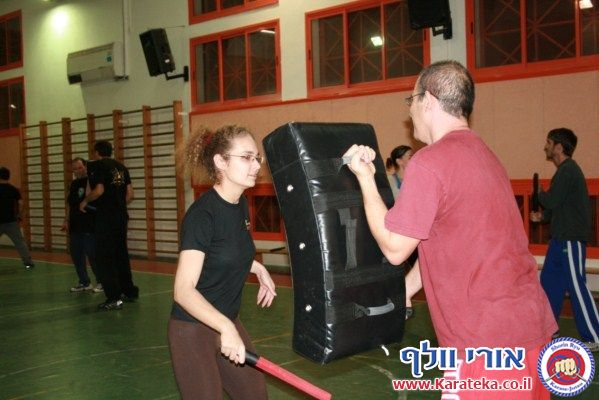 אימון עם בית הספר לאומנויות לחימה פיליפיניות בראשות מאסטר ג'ון שהתקיים בתל אביב ב2-3-2011. את אימון הארניס העביר מאסטר ג'ון ואת אימון הקראטה העביר אורי וולף סנסאי