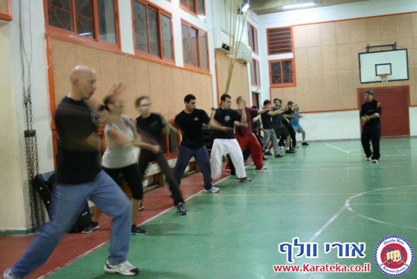 אימון עם בית הספר לאומנויות לחימה פיליפיניות בראשות מאסטר ג'ון שהתקיים בתל אביב ב2-3-2011. את אימון הארניס העביר מאסטר ג'ון ואת אימון הקראטה העביר אורי וולף סנסאי