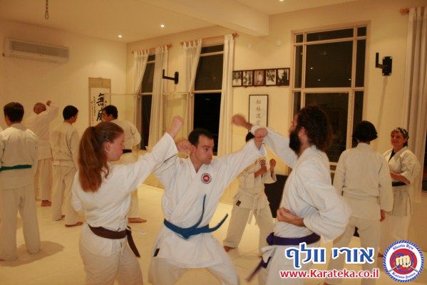 4/2011 אבי מזל טוב סנסאי, דאן 3 שוטוקאן, חזר לארץ לאחר גלי הצונאמי שפקדו את יפן, ובא להתארח אצלנו בדוג'ו. באימון נכחו תלמידים מבתי ספר שונים