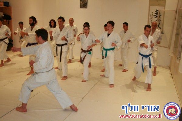4/2011 אבי מזל טוב סנסאי, דאן 3 שוטוקאן, חזר לארץ לאחר גלי הצונאמי שפקדו את יפן, ובא להתארח אצלנו בדוג'ו. באימון נכחו תלמידים מבתי ספר שונים