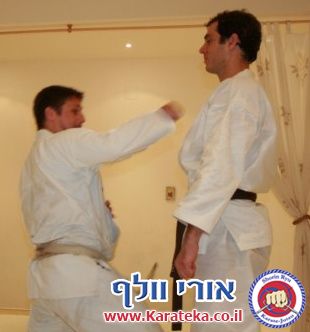 4/2011 אבי מזל טוב סנסאי, דאן 3 שוטוקאן, חזר לארץ לאחר גלי הצונאמי שפקדו את יפן, ובא להתארח אצלנו בדוג'ו. באימון נכחו תלמידים מבתי ספר שונים