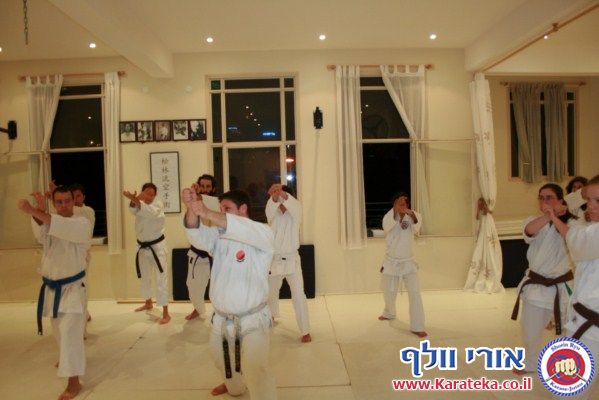 4/2011 אבי מזל טוב סנסאי, דאן 3 שוטוקאן, חזר לארץ לאחר גלי הצונאמי שפקדו את יפן, ובא להתארח אצלנו בדוג'ו. באימון נכחו תלמידים מבתי ספר שונים