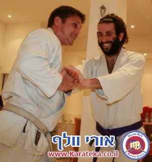 4/2011 אבי מזל טוב סנסאי, דאן 3 שוטוקאן, חזר לארץ לאחר גלי הצונאמי שפקדו את יפן, ובא להתארח אצלנו בדוג'ו. באימון נכחו תלמידים מבתי ספר שונים