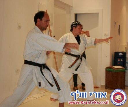 4/2011 אבי מזל טוב סנסאי, דאן 3 שוטוקאן, חזר לארץ לאחר גלי הצונאמי שפקדו את יפן, ובא להתארח אצלנו בדוג'ו. באימון נכחו תלמידים מבתי ספר שונים