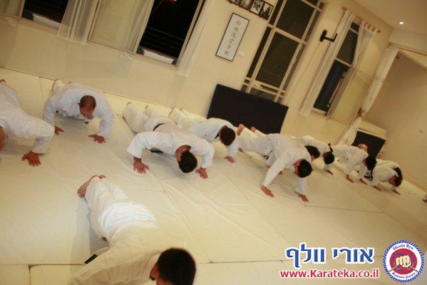 4/2011 אבי מזל טוב סנסאי, דאן 3 שוטוקאן, חזר לארץ לאחר גלי הצונאמי שפקדו את יפן, ובא להתארח אצלנו בדוג'ו. באימון נכחו תלמידים מבתי ספר שונים