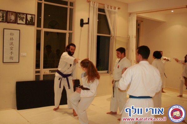 4/2011 אבי מזל טוב סנסאי, דאן 3 שוטוקאן, חזר לארץ לאחר גלי הצונאמי שפקדו את יפן, ובא להתארח אצלנו בדוג'ו. באימון נכחו תלמידים מבתי ספר שונים