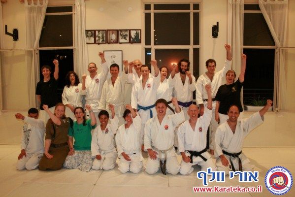 4/2011 אבי מזל טוב סנסאי, דאן 3 שוטוקאן, חזר לארץ לאחר גלי הצונאמי שפקדו את יפן, ובא להתארח אצלנו בדוג'ו. באימון נכחו תלמידים מבתי ספר שונים