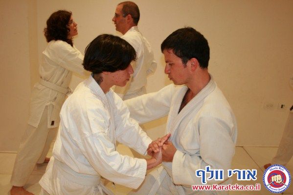 4/2011 אבי מזל טוב סנסאי, דאן 3 שוטוקאן, חזר לארץ לאחר גלי הצונאמי שפקדו את יפן, ובא להתארח אצלנו בדוג'ו. באימון נכחו תלמידים מבתי ספר שונים